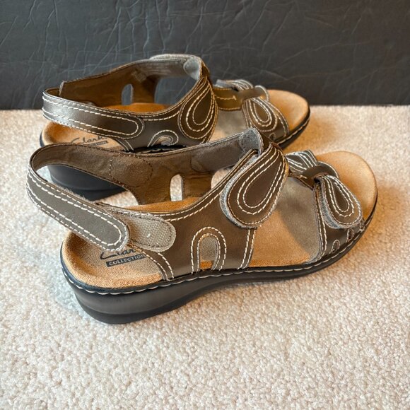 Clarks Women's Sandals Size 9 Bronze Metallic Leather Wedge slide 15260 - Picture 3 of 10